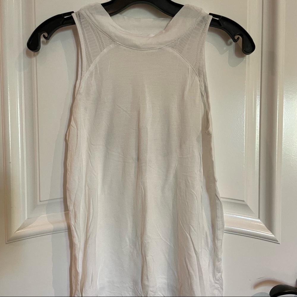Alo Yoga White Crest Lace-Panel Sport Tank Top